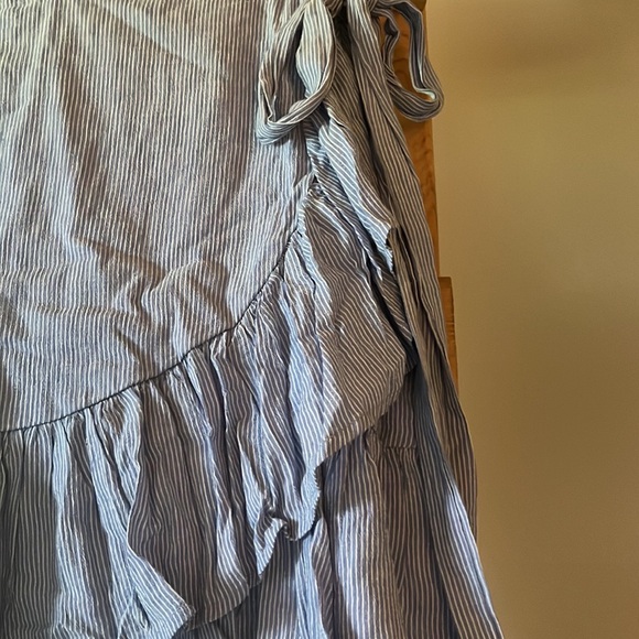 Blue and white stripe wrap skirt. SzL - Picture 3 of 9